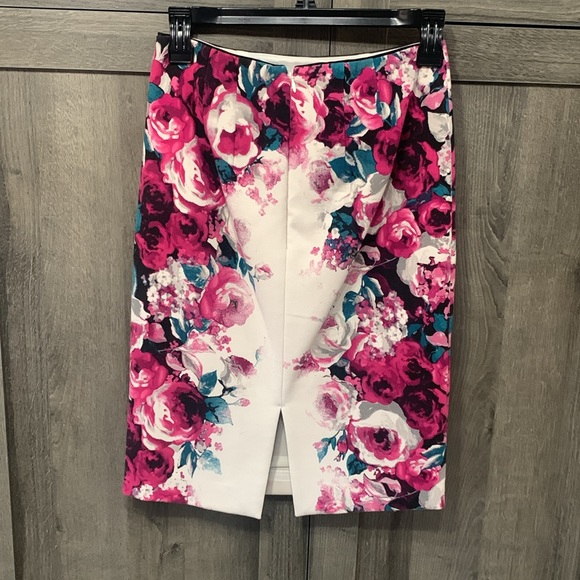 White House Black Market Magenta Rose & Blue Floral Pencil Skirt Woman's Size 00 - Picture 5 of 8